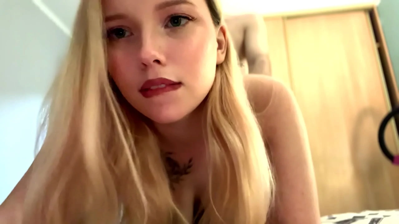 A Real Estate Agent Gets Fucked Hard And Receives A Blowjob As A Gift